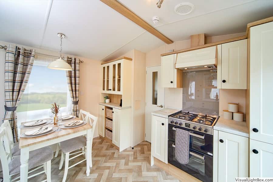 willow-classic-dining-kitchen-1 Mobile Home Caravan in Spain Sun